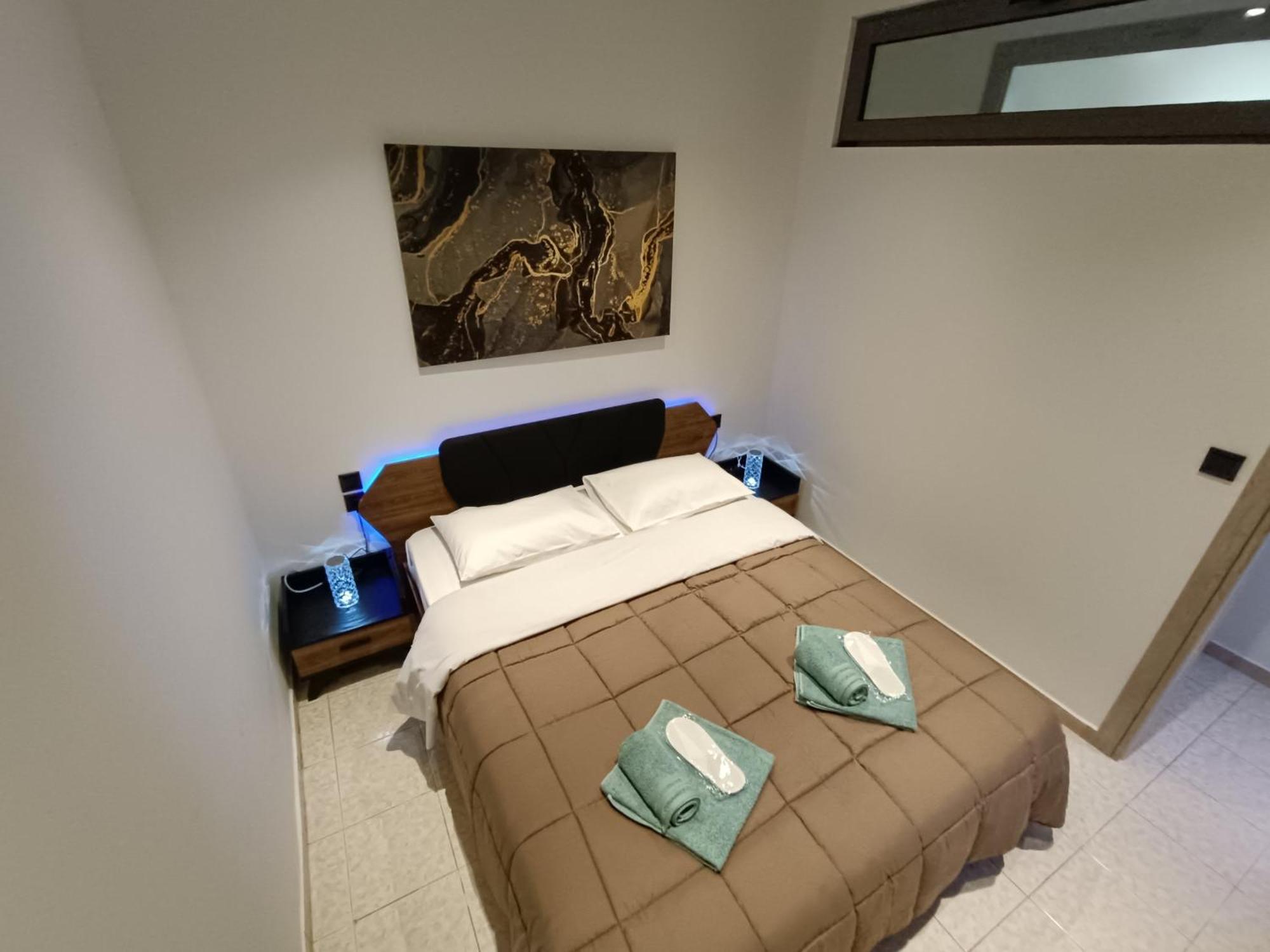 Giolanda Patrasso - Modern In The Center Of Apartment *